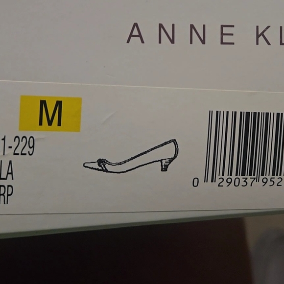 Anne Klein shoes - Picture 2 of 2
